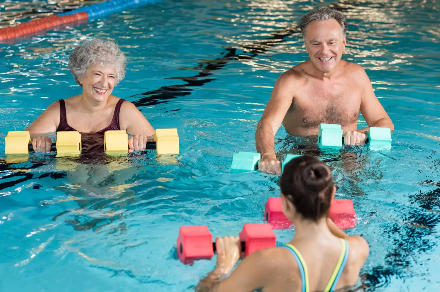 Quais os benefícios da hidroterapia para idosos?