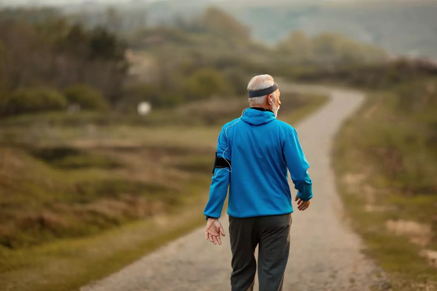 11 benefícios da caminhada para idosos